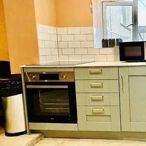 https://modern-one-bedroom-near-station-slp3.brighton-hotels-england.com